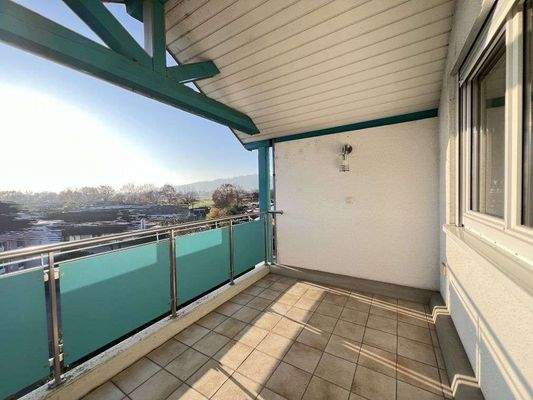 überdeckt und großzügig