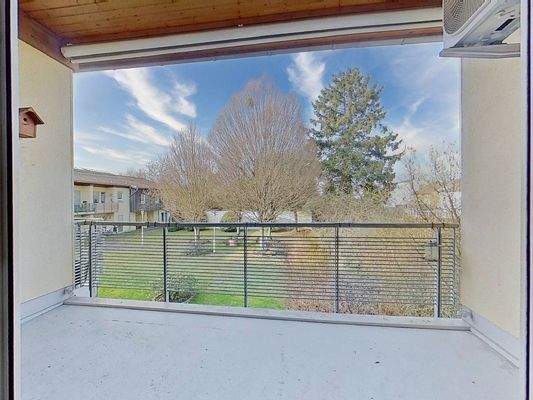 einer von zwei Balkonen