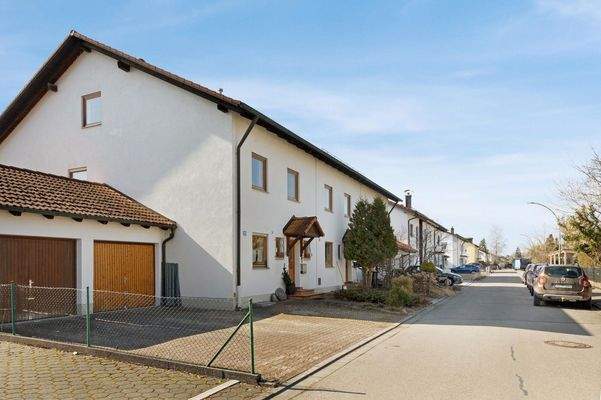 weitere Parkplätze vor der Tür