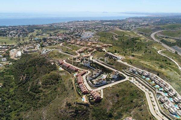 Scenic Views Apartments with Good-sized Terraces in Benahavis