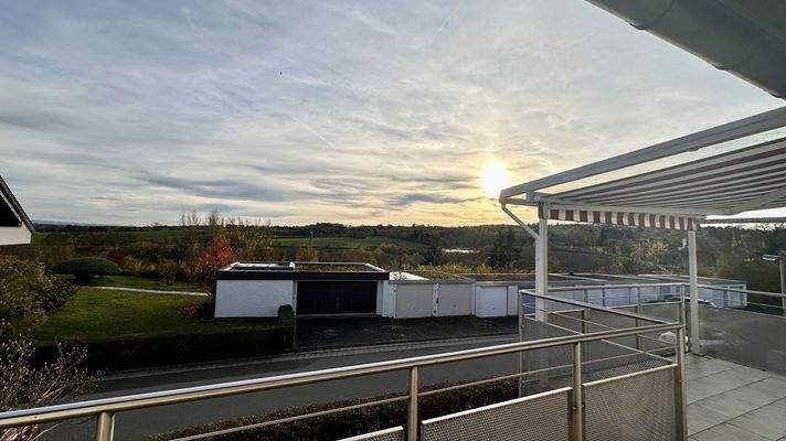 Aussicht vom Balkon ins Grüne