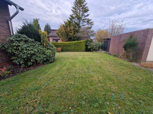 Garten mit Blick zum Haus