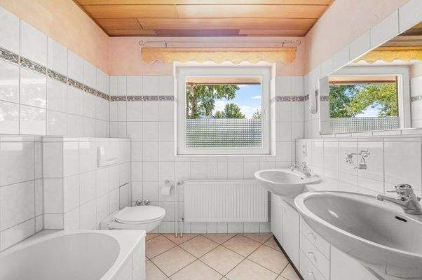 Hauptbadezimmer WE 1