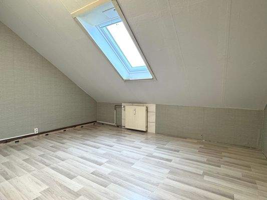 Zimmer 3 - 3-Zimmer-Whg. im DG