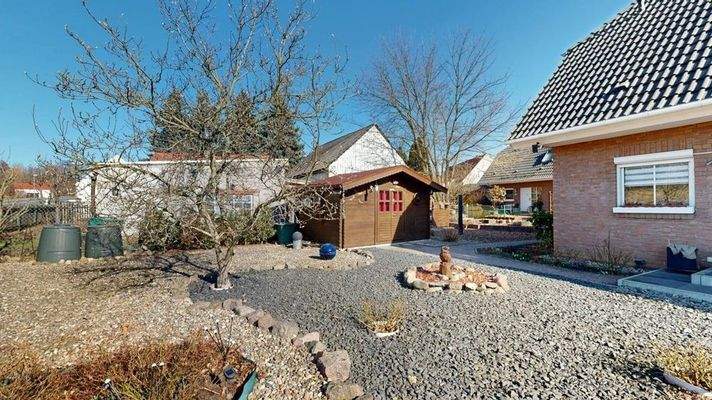 Geräteschuppen auf dem Grundstück