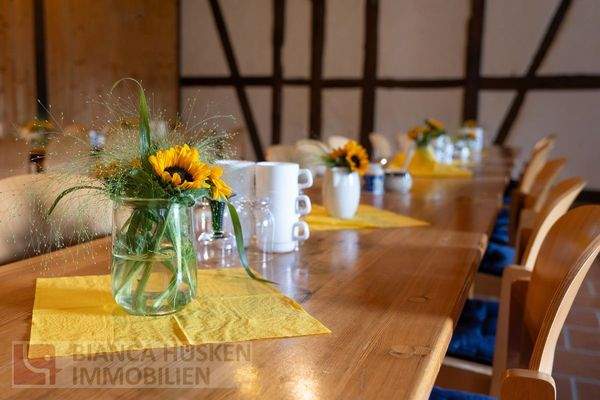 Visualisiert: So könnte es sich anfühlen: Gemütliches Beisammensein im Fachwerk