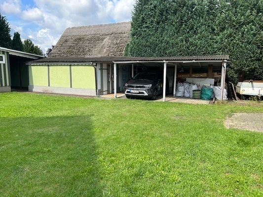 Carport und Garage