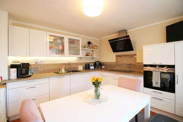 separate Küche mit EBK