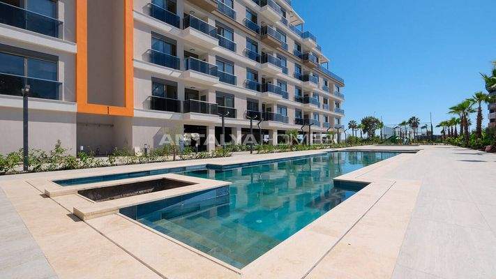 Beachfront Flats with Resort-Style Amenities in Antalya Finike