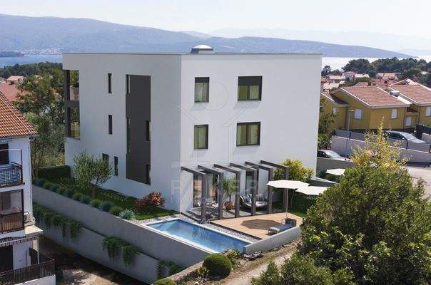 Einladendes Erdgeschoss mit Terrasse und Garten