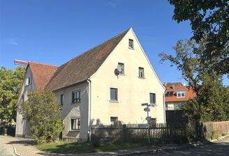 Anwesen mit großer Scheune