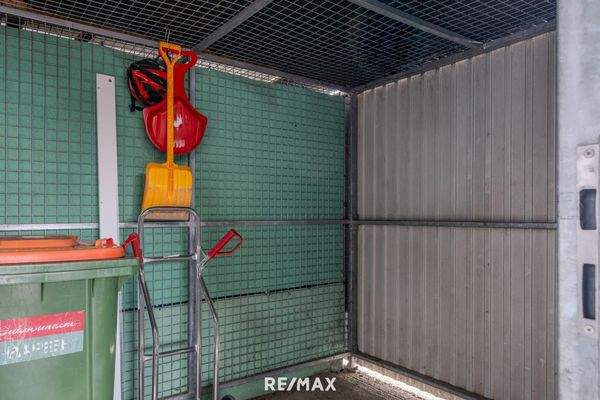 Abstellraum hinter dem Carport