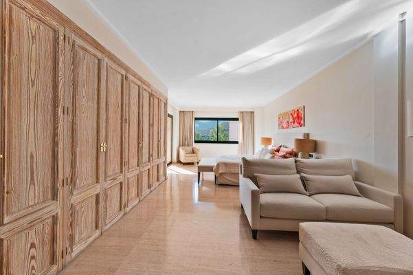 Master bedroom in apartment in Bendinat 4