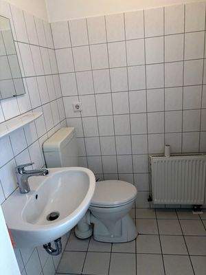 Bad der vorderen Gewerbeeinheit