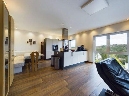 Küche mit Essbereich rechte Seite