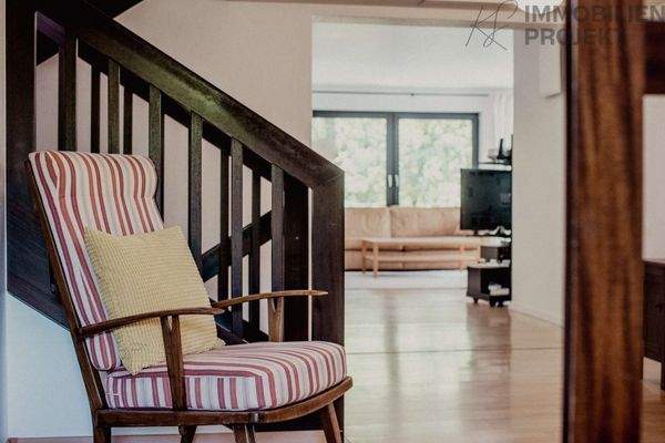 WH_Eingangsbereich mit Treppenhaus