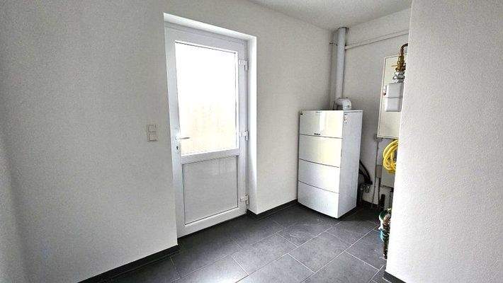 Hauswirtschaftsraum mit Nebeneingang