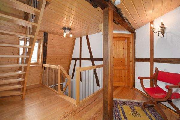 Flur und Treppenhaus DG