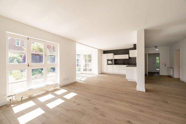 EG Wohnzimmer mit Blick zur Küche