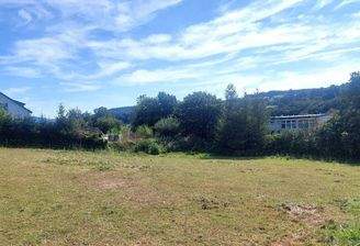 Grundstück mit unmittelbarer Umgebung