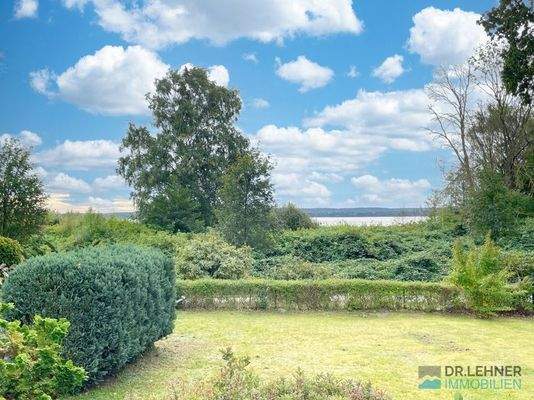 Blick auf den See von der Terrasse aus