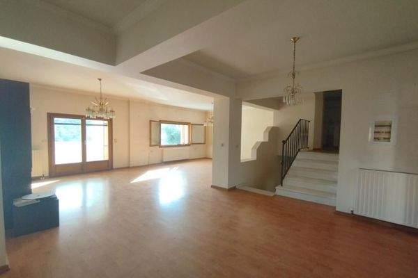 Kreta, Stalos: 2 unabhängige Wohnungen in Strandnähe zu verkaufen