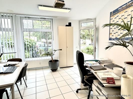 Büro mit Schaufenster