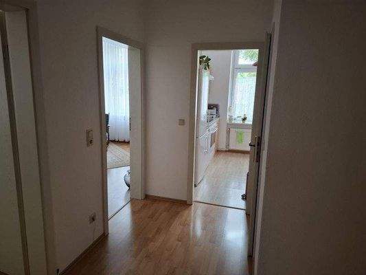 Diele, Zugänge Wohnzimmer/Küche + Dusche/WC