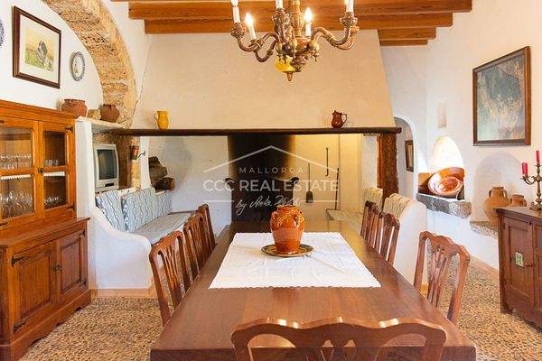 ...mit historischem Kamin