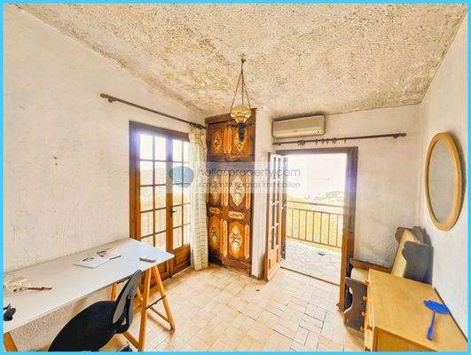 2d57b195266345d48d42ee5243e5cbf0-original