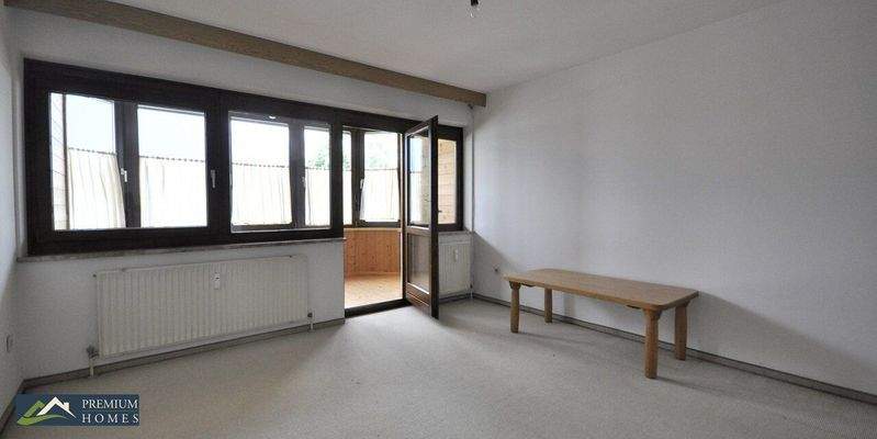 Gemütliche Etagenwohnung - Schlafzimmer 1 mit Zugang in den Wintergarten