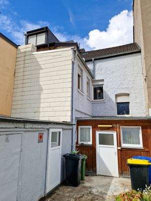 Türen zum Hauswirtschaftsraum und Wintergarten