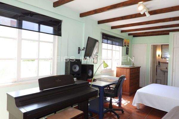 Großes Schlafzimmer mit Bad ensuite