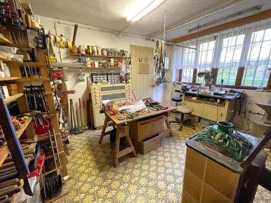 Hobby-Werkstatt im Keller, mit Gartenzugang