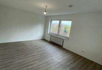 Leerer Raum mit Fenster