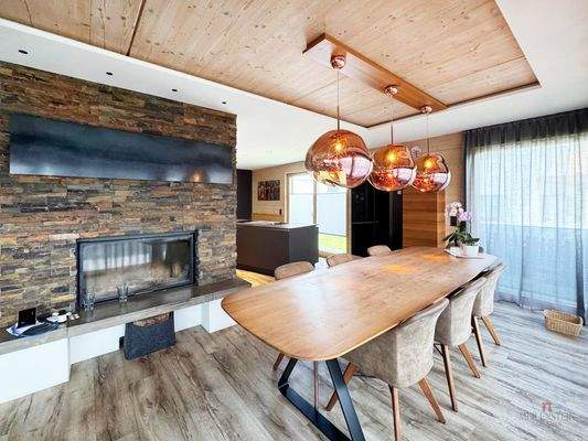 432d46b3-813e-47b5-a251-8e8756fc5772_original