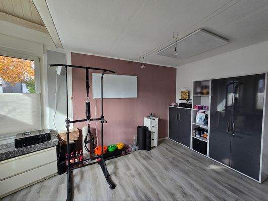 Schlafzimmer im EG mit Erker