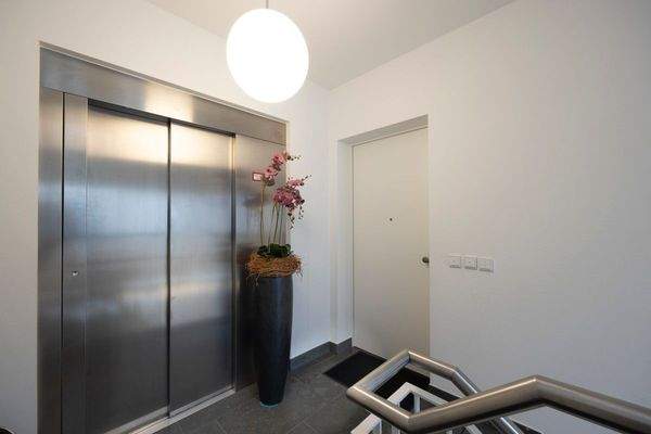 Aufzug in alle Etagen