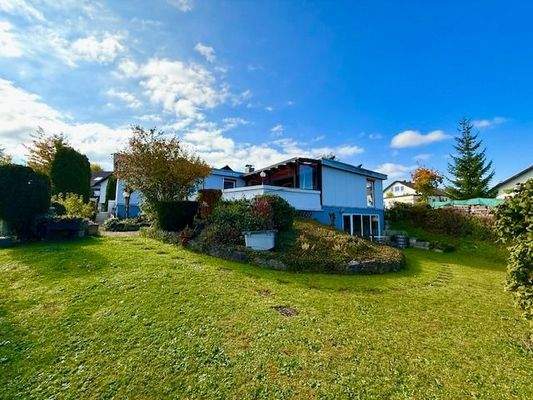 Blick auf das Wohnhaus . Rückseite mit Zugang Terrasse