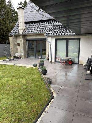 Teilüberdachte Terrasse