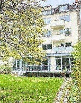 Gartenseite mit EG Terrasse