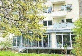 Gartenseite mit EG Terrasse