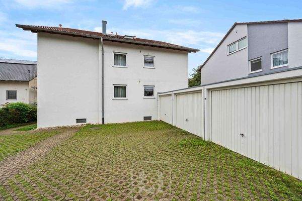 Garagen und Stellplätze