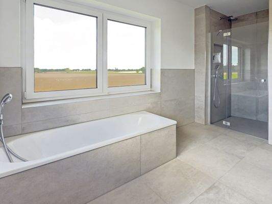 Badezimmer (weitere Ansicht)