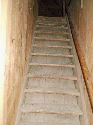Treppe z. Dachboden (1)