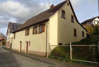 Hausansicht von der Straße