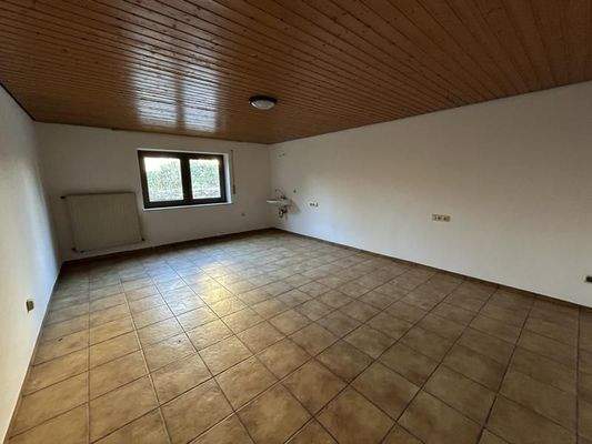 Kellerraum als  Wohnraum nutzbar z.B.: Gästezimmer, Büro, Hobbyraum