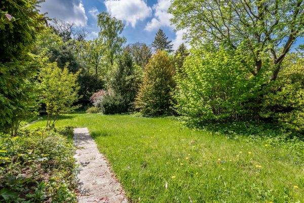 Norderstedt-Grundstück-mit-Altbestand-in-Waldrandlage-22