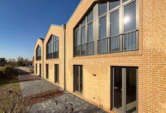 1. Außenansicht des Reihenendhauses (rechts).jpg