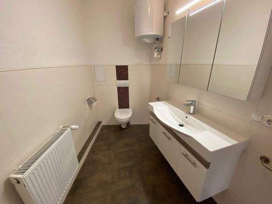 Beispielwohnung 1. OG- WC im Bad.jpg